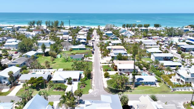 Beautiful coastal neighborhood just a short walk to the beach.