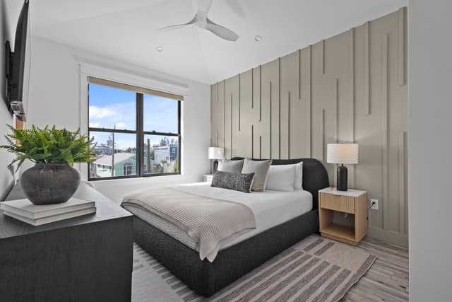 Sixth Bedroom, King