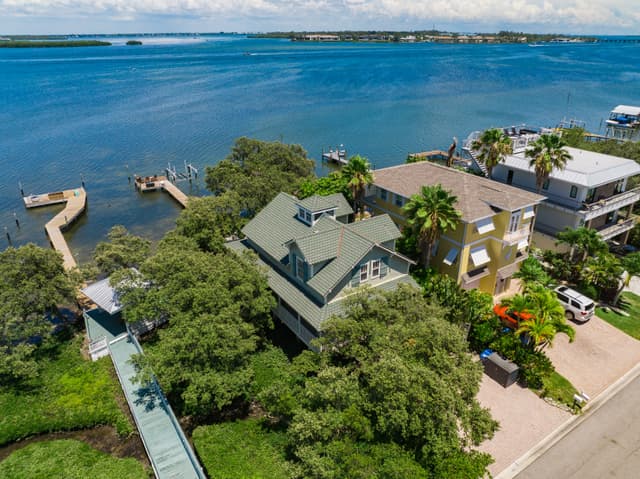 Water's Edge Cottage