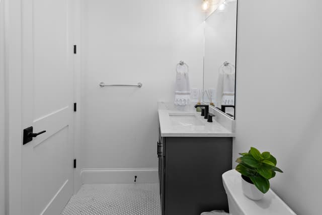 Fifth Bathroom, Ensuite