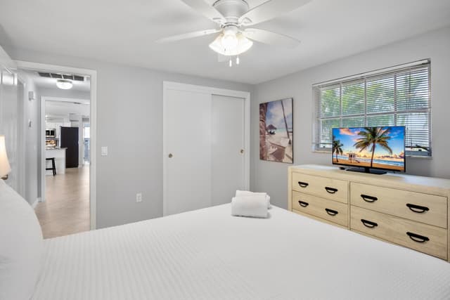 Second Bedroom - Queen