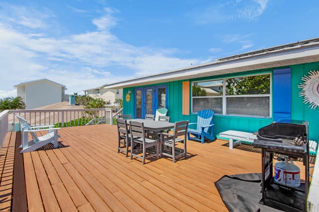 Outdoor table seating six