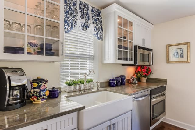 Kitchen with Farmhouse Sink