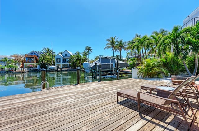 Wooden Dock Deck - Anna Maria Island Locals