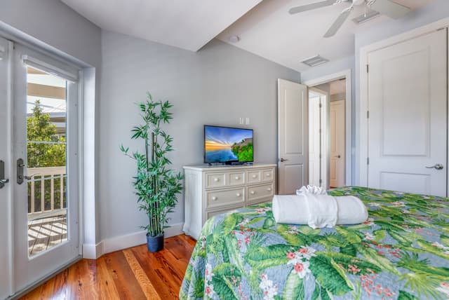 Secondary Bedroom - King