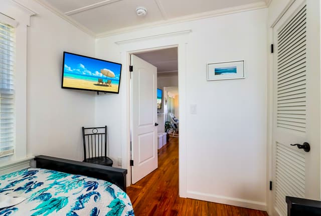 Second Bedroom - Smart TV