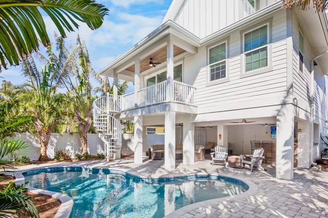 Pool and Lounge
