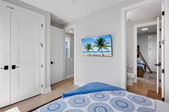 Second Bedroom, Queen