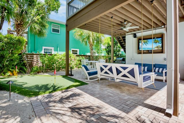 Putting Green, Outdoor Living Area