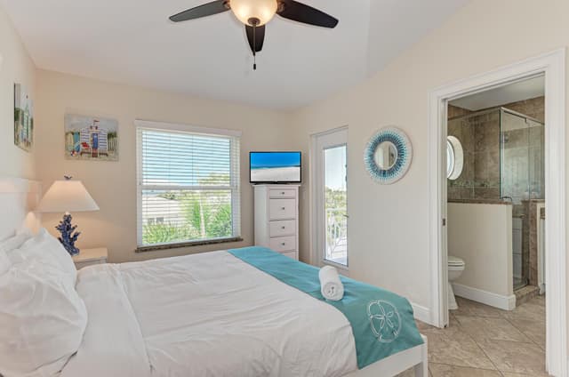 Bedroom Space - Anna Maria Island Locals