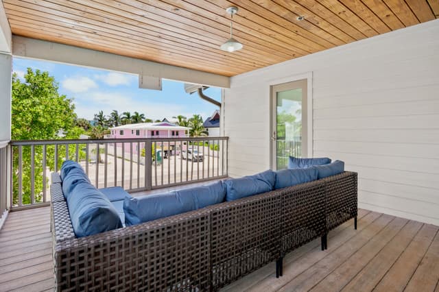Front Balcony, Lounge Area
