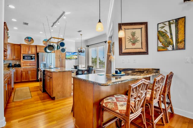 Stylish island for casual dining