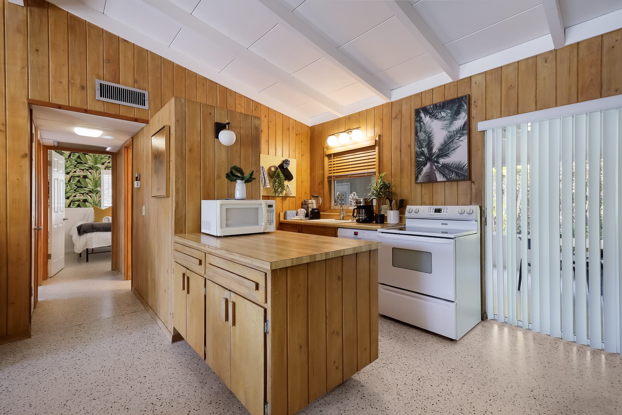 Bo's Beach Bungalow — photo 8