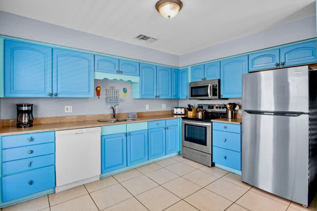 Fully equipped kitchen