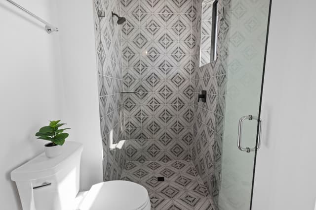 Seventh Bedroom, Ensuite