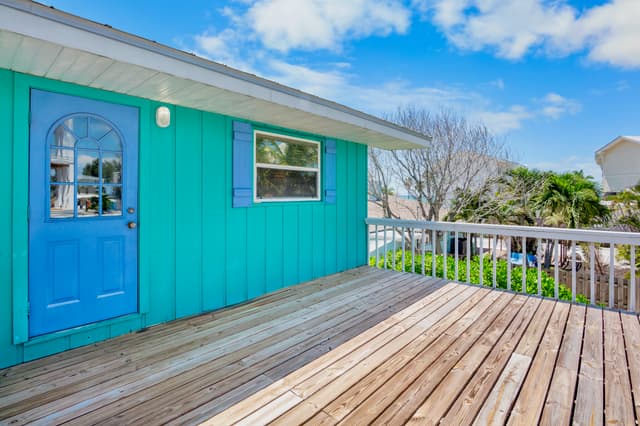Deck with room to gather
