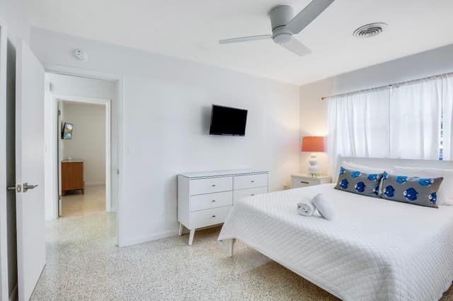 Second Bedroom, Queen