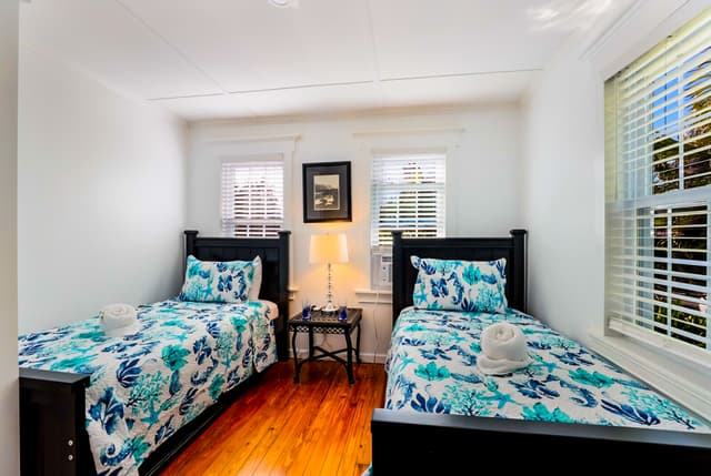 Second Bedroom - Two Twins