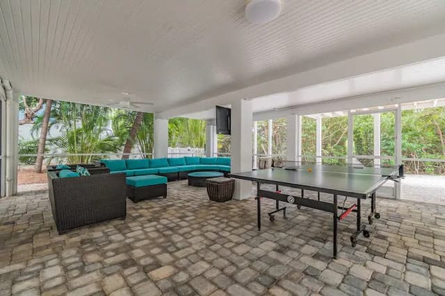 Gaming/lounge