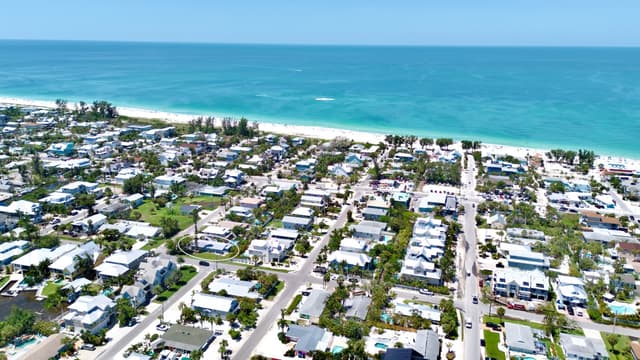 Beautiful coastal neighborhood just a short walk to the beach.