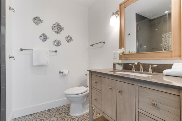Primary En-suite Bathroom