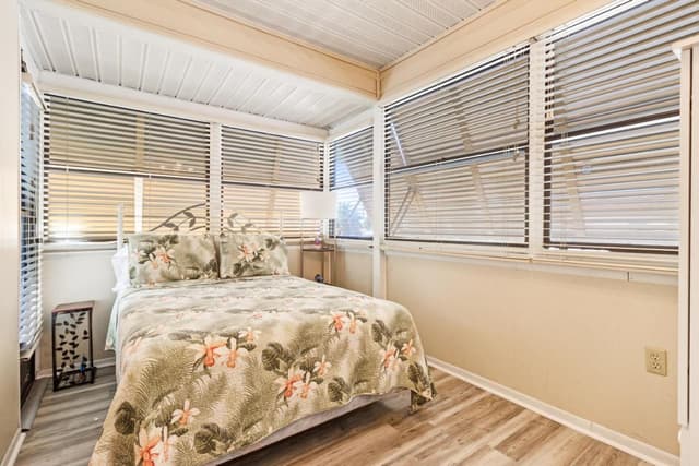 Second Bedroom - Queen