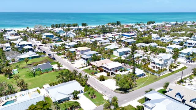 Beautiful coastal neighborhood just a short walk to the beach.