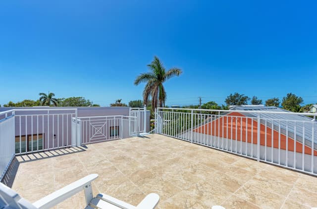 Rooftop Balcony with View - Anna Maria Island Locals