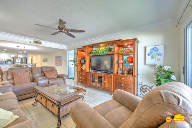 JC Resorts Redington Shores Sea Oats 106 Living room 4