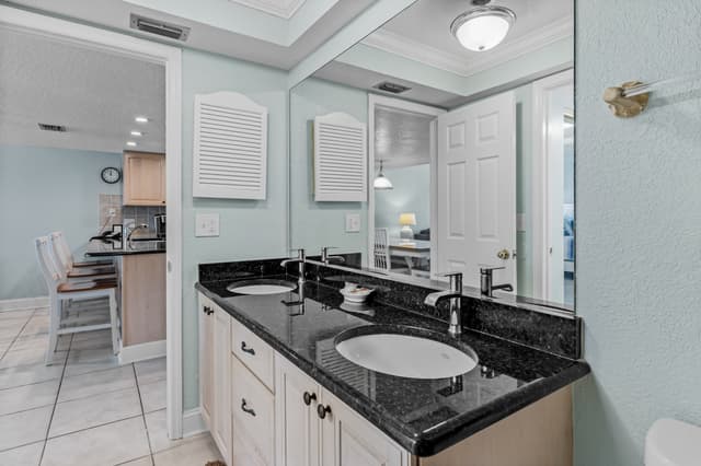 JC Resorts Sand Dollar 403 Bathroom 1 Indian Shores-2(2048 Pixels)25