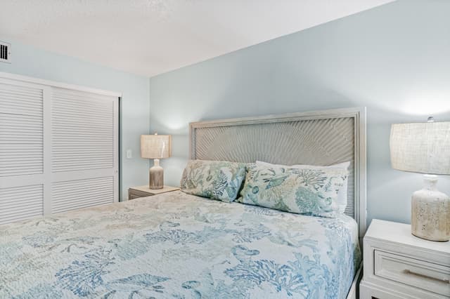 JC Resorts Sand Dollar 403 Bedroom 3 Indian Shores-3(2048 Pixels)36