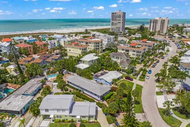 Close to Beach!