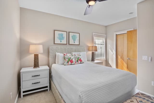 Second Bedroom, Queen