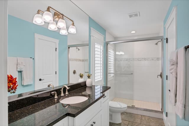 Fourth Bedroom (3rd floor), Ensuite Bathroom