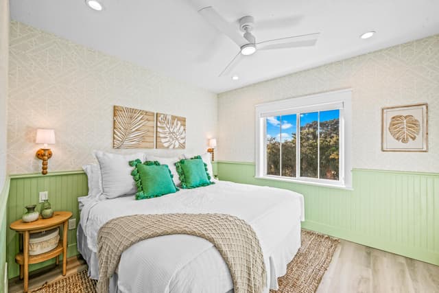 Third Bedroom (2nd floor), King bed