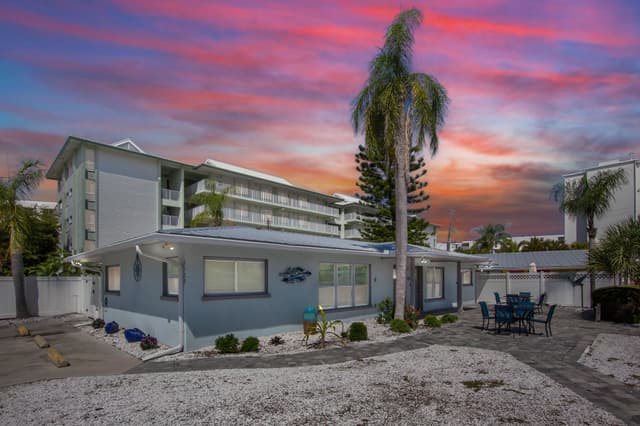 Sun N Sea #1 by Siesta Key Luxury Rental Properties
