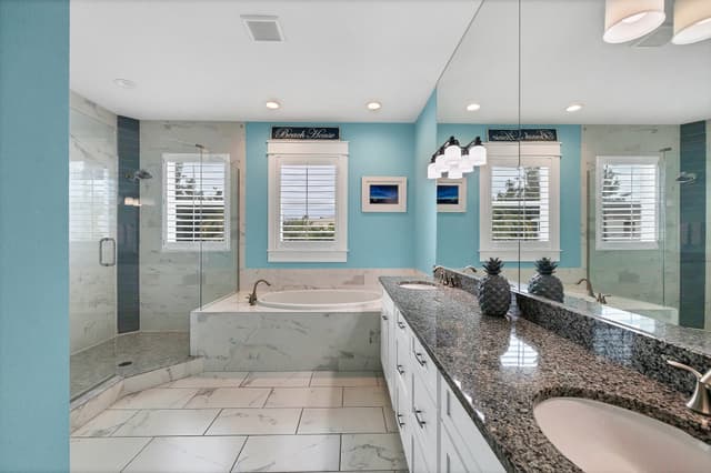 Second Bedroom (2nd floor), Ensuite Bathroom
