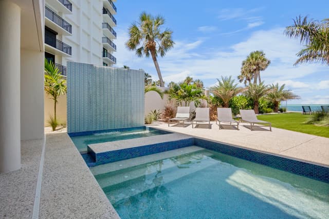 Private Spa, Poolside Loungers