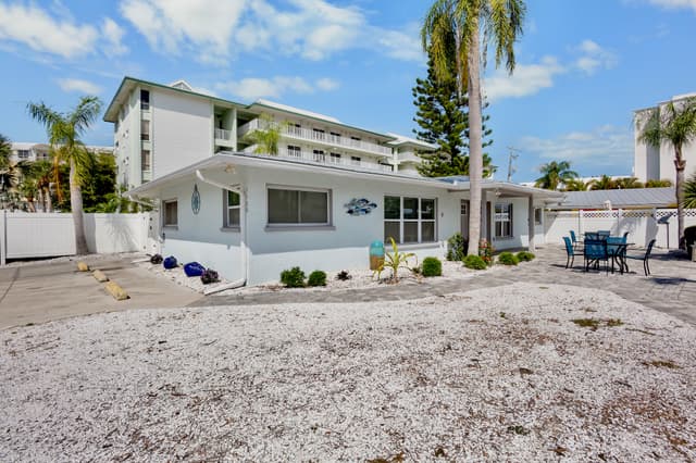 Sun N Sea #1 by Siesta Key Luxury Rental Properties