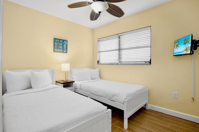 Second Bedroom - Two Twin Beds