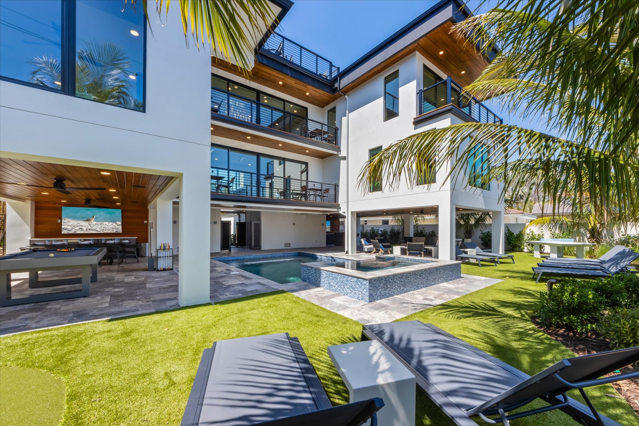 Lido Luxe Estate — photo 1