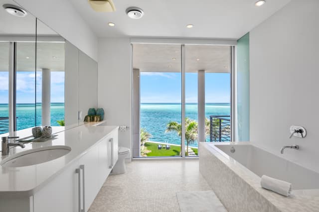 Second Ensuite Bathroom, with direct Gulf views from the tub!