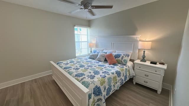 Master Bedroom, King bed