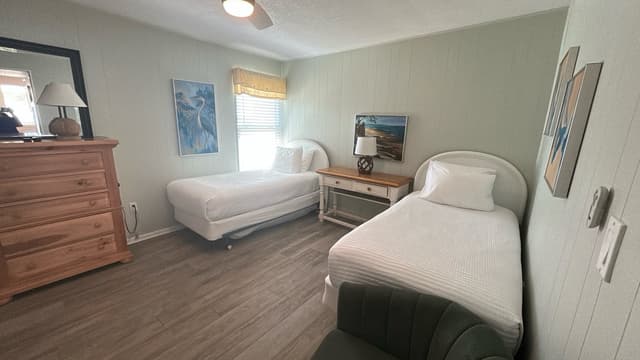 Second Bedroom, Two twin beds