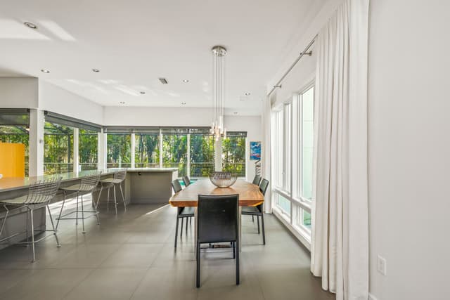 Comfortable Dining Space for Six