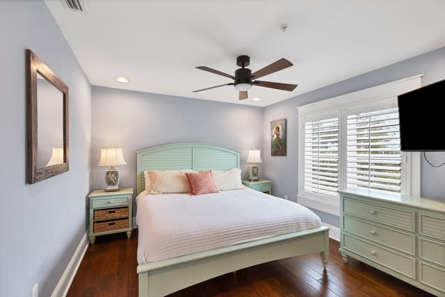 Fifth Bedroom (3rd floor), King bed