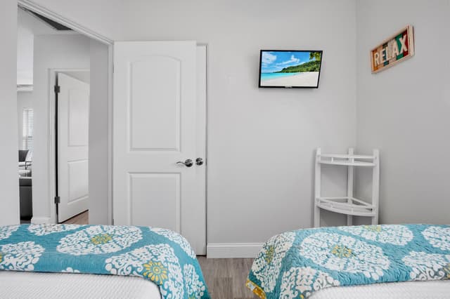 Second Bedroom, Two Twin Beds