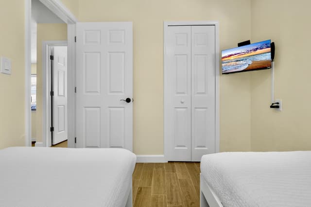 Second Bedroom, Two twin beds