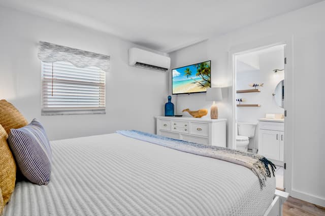 Primary Bedroom, King bed