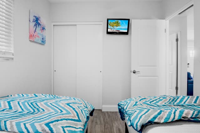 Second Bedroom, Two Twin Beds